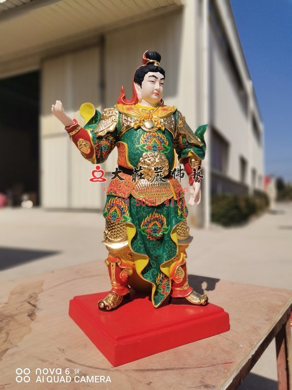 開(kāi)閩王弟子側面照 開(kāi)閩王弟子側面照